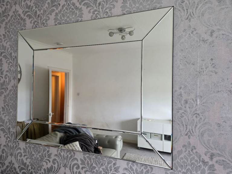 Wall mirror 