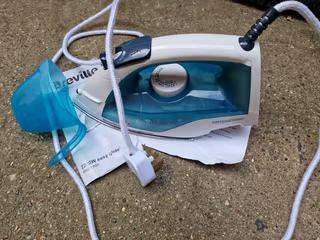 Breville 2200w easyglide steam iron 