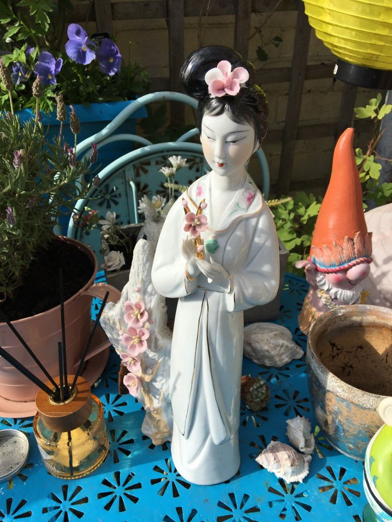 Beautiful Japanese Oriental Geisha Figurine 