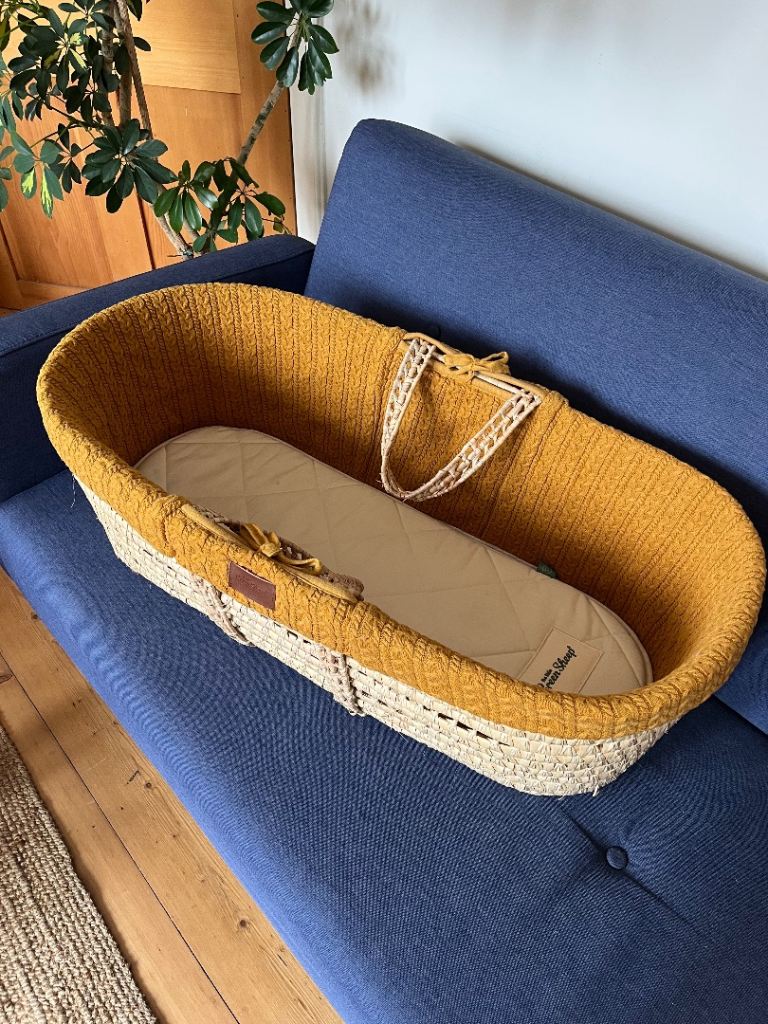 Green sheep organic moses basket 