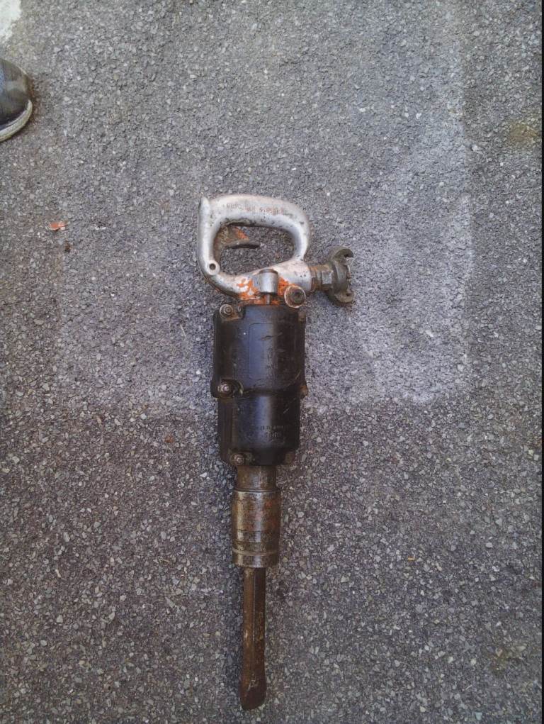 CP 9 light demolition air concrete breaker gun