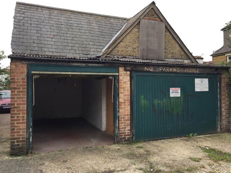 Secure LARGE garage & parking space, Central Croydon