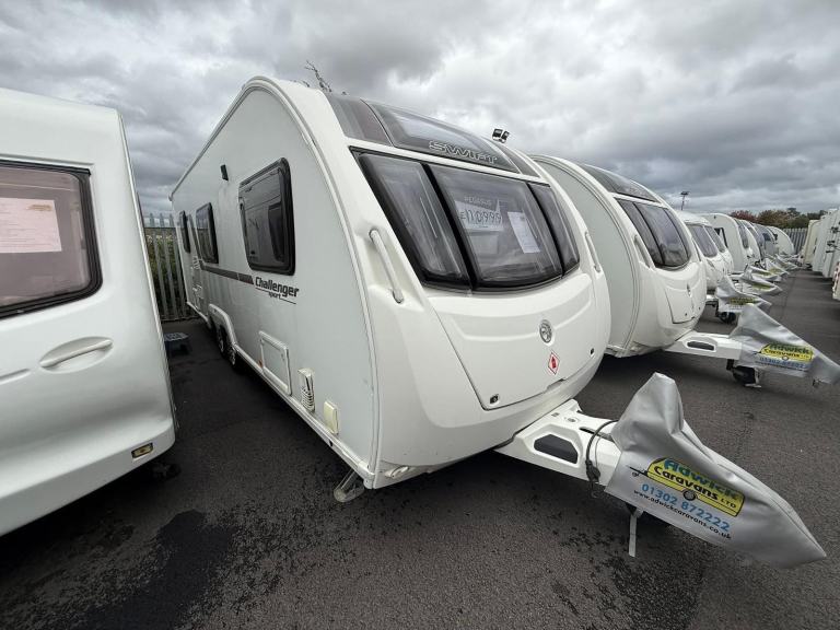 Swift Challenger Sport 686 Fixed Triple Bunk Beds