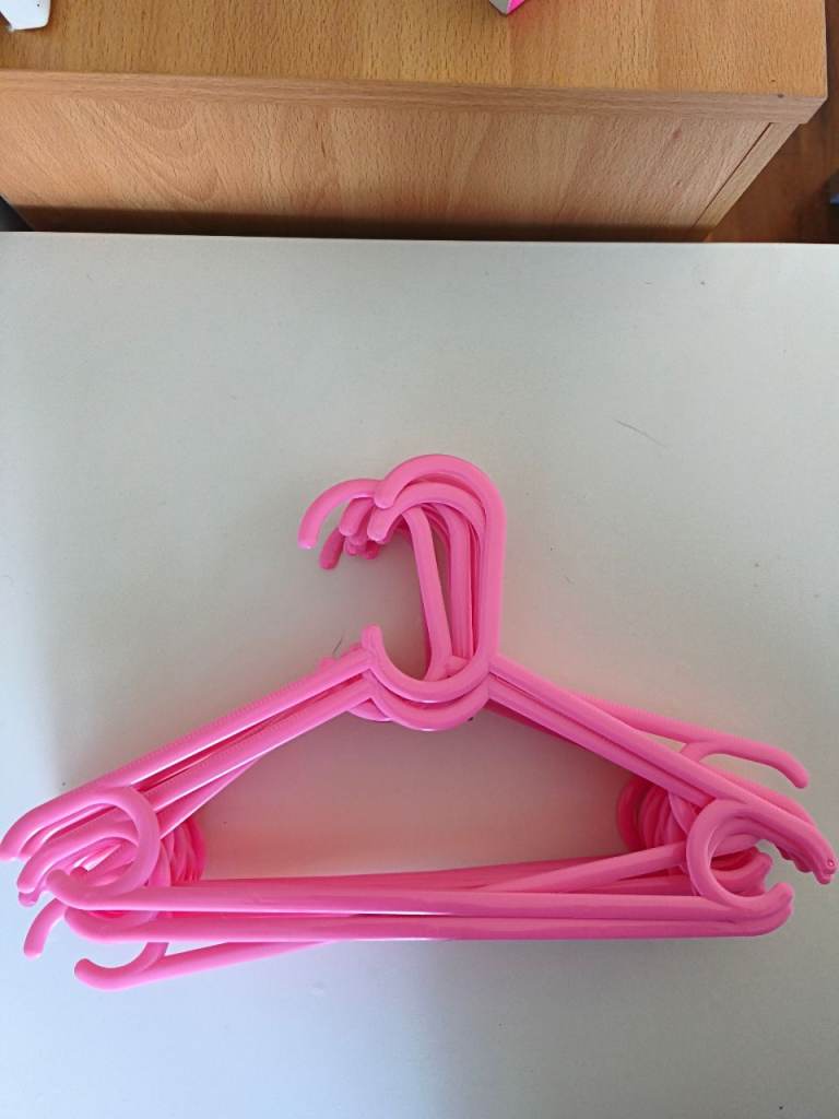 Fulham 16 Pink Plastic Kids Clothes Hangers – As Good As New, £1.00 for ...