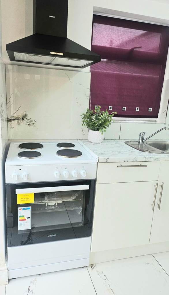 STUDENT STUDIO TO LET - FULLY FURNISHED - ALL BILLLS INCLUDED