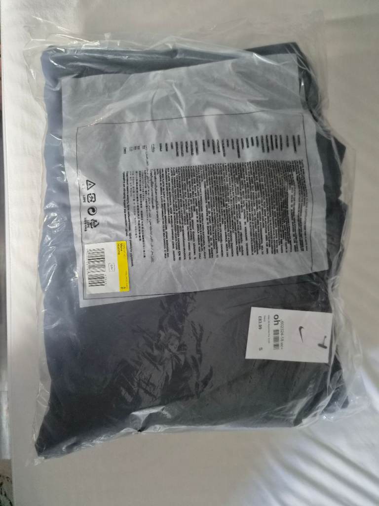 Brand NEW NIKE Jacket. Size S
