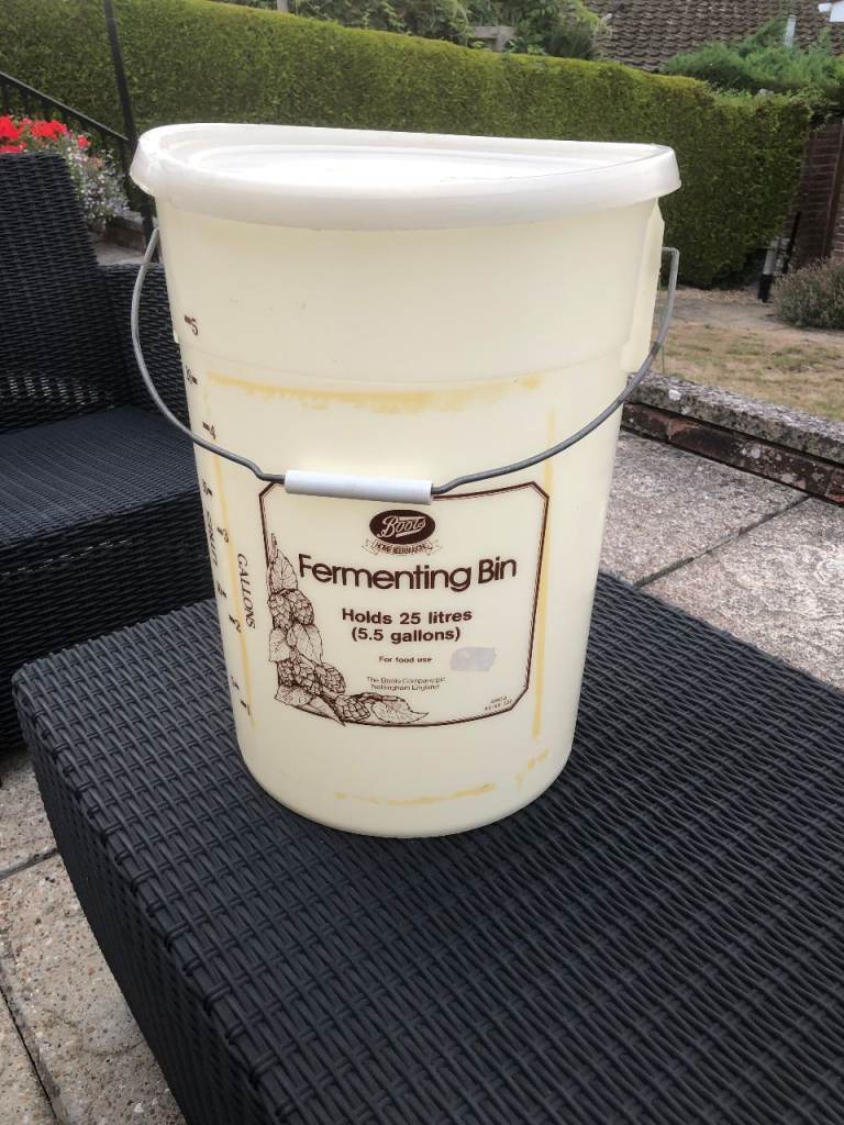 Boots 25 Litre Fermenting Bin with Lid – Good Condition