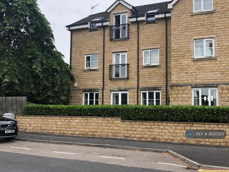 1 bedroom flat in Ling Court, Menston, Ilkley, LS29 (1 bed) (#2830323)