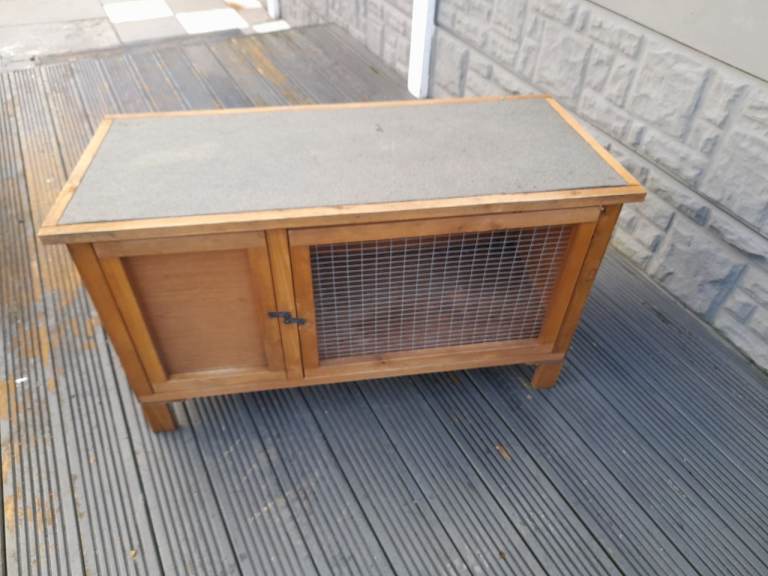 Rabbit hutch 