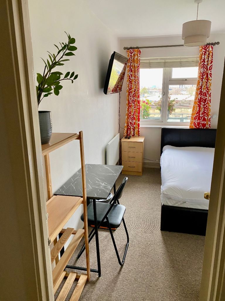 Single room with double bed 
