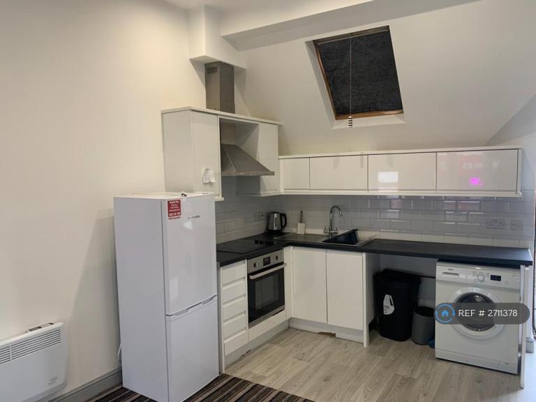 1 bedroom flat in Castle Street, Hinckley, LE10 (1 bed) (#2711378)