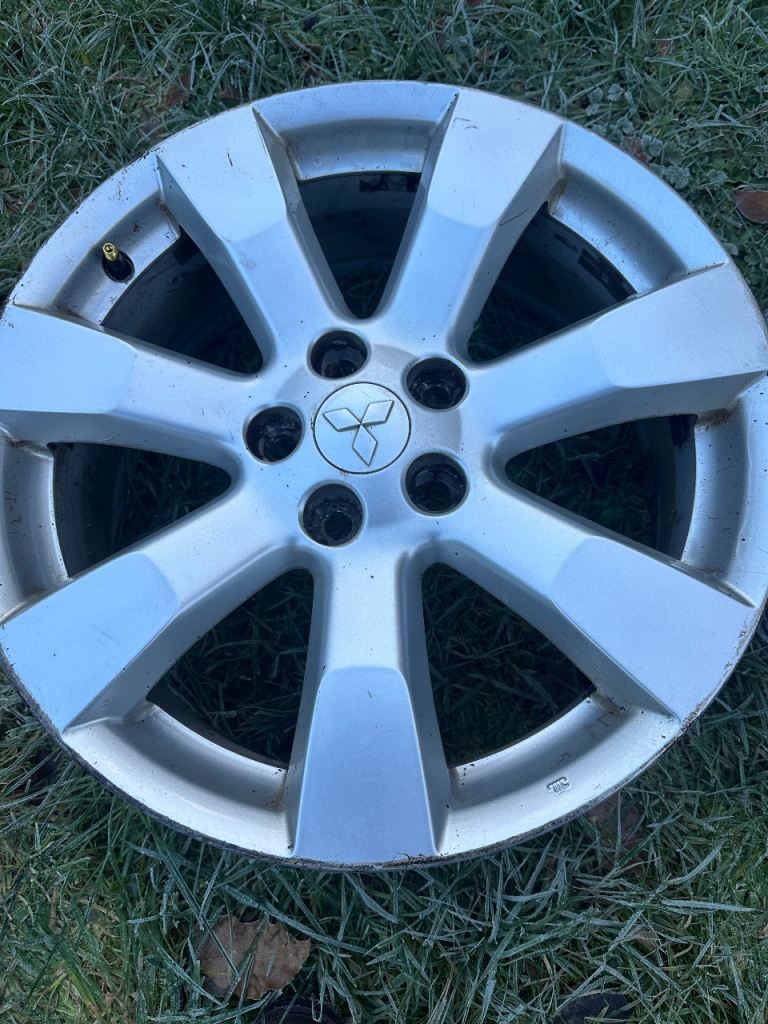 Mitsubishi 18” alloys wheels 