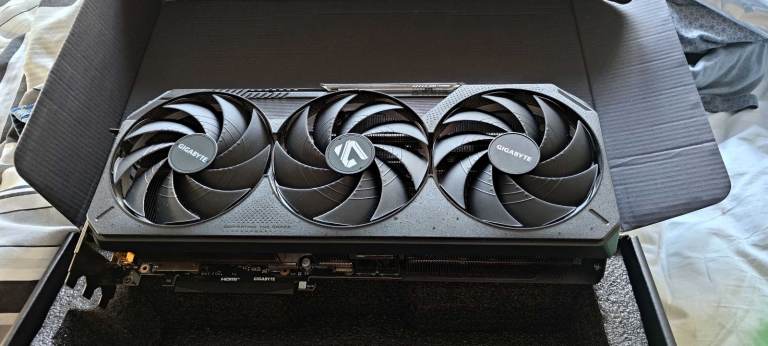 Gigabyte GeForce RTX 5080 Gaming OC 16G Graphics Card
