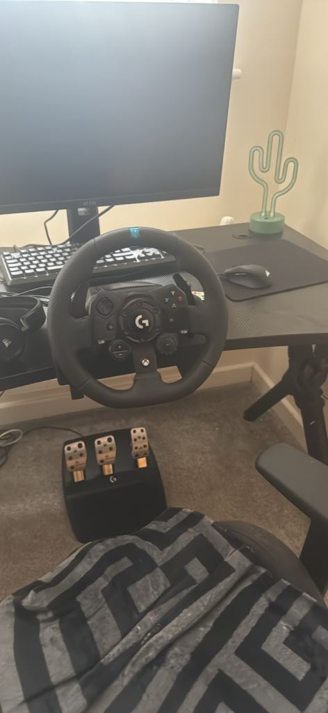 Logitech G923 Racing Steering Wheel, Pedals & Gear Shifter – Xbox Version