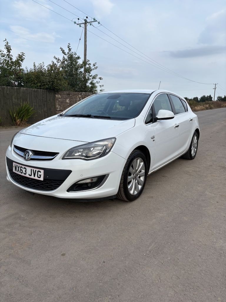 Vauxhall, ASTRA, Hatchback, 2013, Manual, 1956 (cc), 5 doors