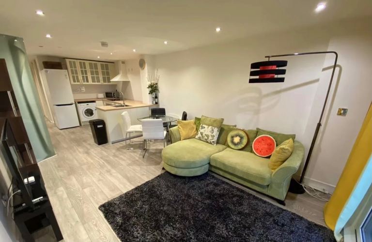 Spacious 2B2B flat at Nottingham city center