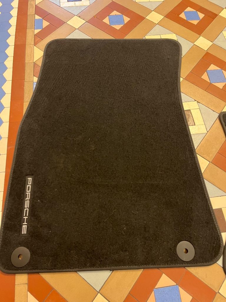 Genuine Porsche Macan Black Carpet Floor Mats – 72 plate – Used Once