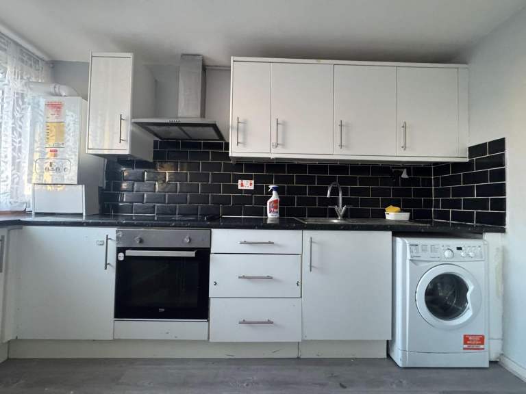 🏡 Single In Whitechapell 🏡🗝