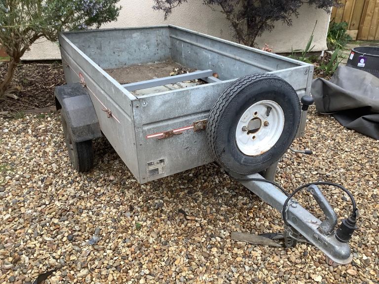 Caddy 530 trailer and cover.