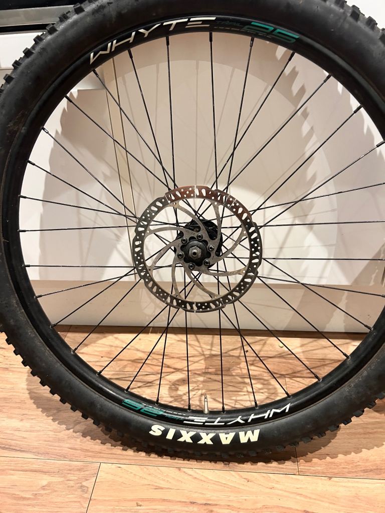 27.5 inch Whyte trail 25 wheelset with Maxxis tyres