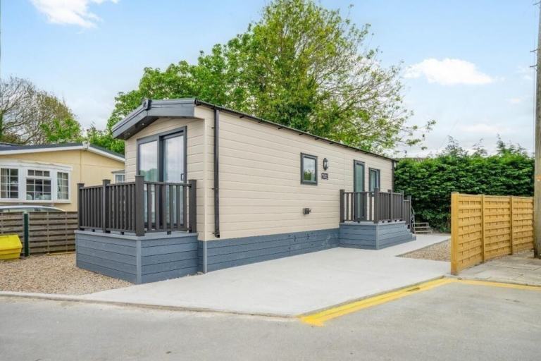 Elm Avenue, Acaster Malbis in York  - Lodge / Caravan 
