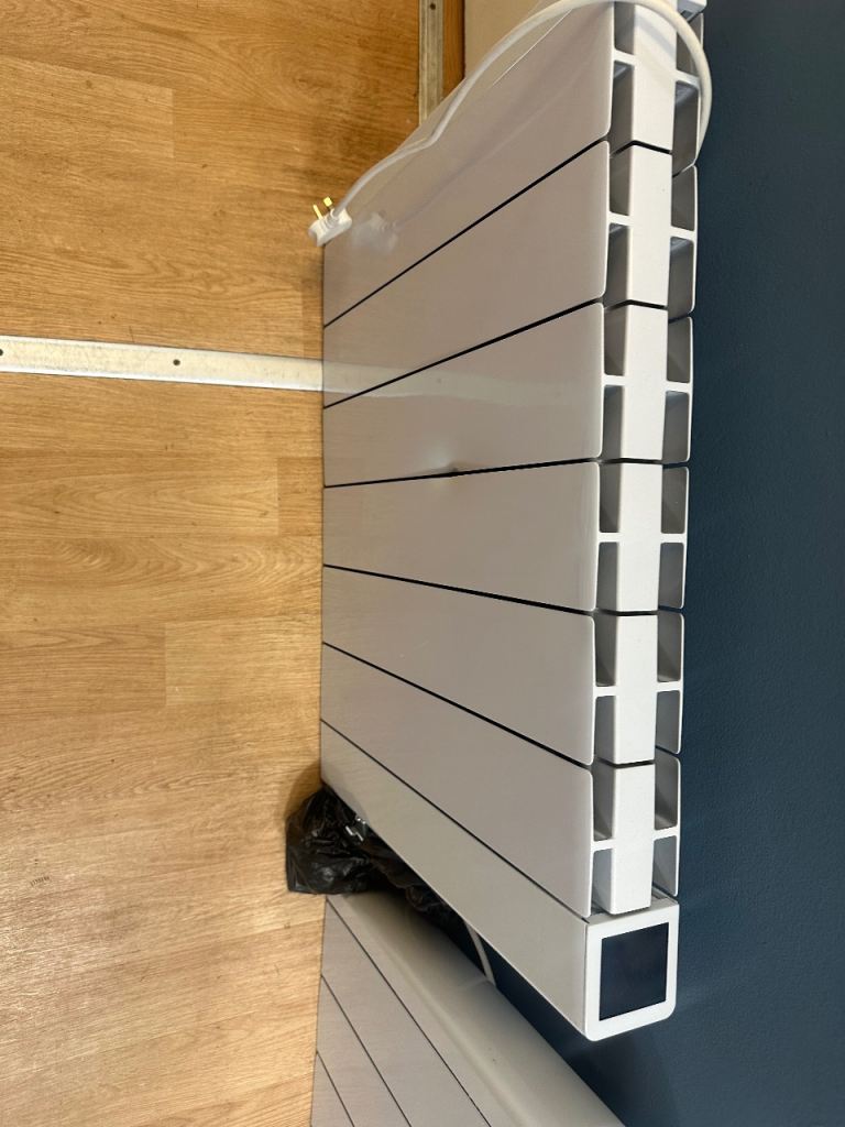 Ecostrad HCT100T Electric Radiator – White, Good Condition