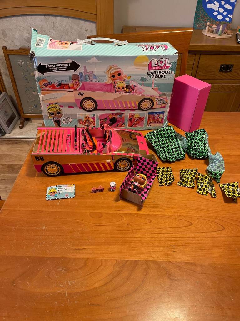 LOL Surprise Doll Car-Swimming Pool Coupe Playset-Dance Floor, Racer Doll, Lights Series