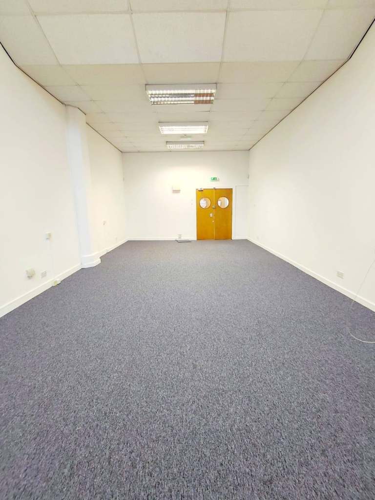 Glasgow G42 8AT -  workspace, office, storage space or coworking space to rent