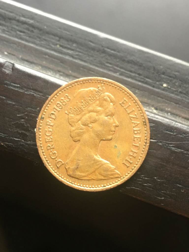 1983 Royal Arms One Pound Coin Old Style (£1) Extremely Rare-writing Edges