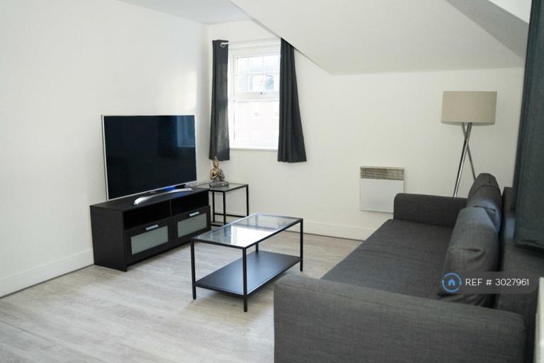 2 bedroom flat in Jacobs Court, Crawley, RH10 (2 bed) (#3027961)