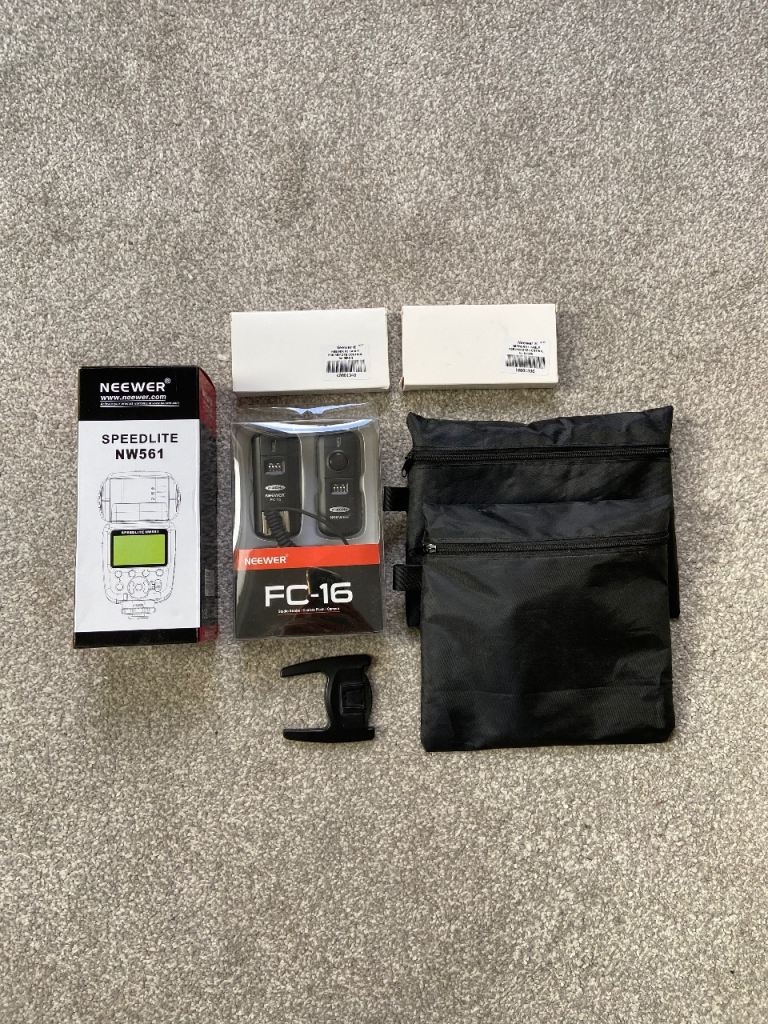 Camera flash lighting kit + softboxes (multi-brand: Canon/Nikon/Sony)