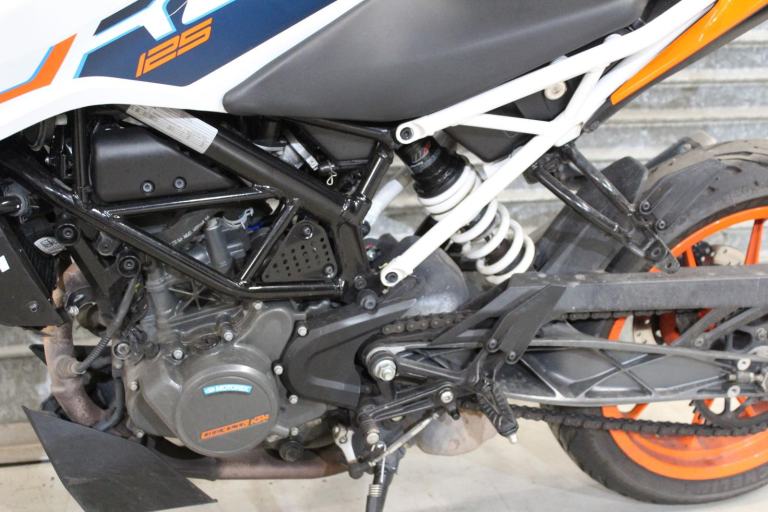 2024 73 KTM DUKE 125 ABS LEARNER LEGAL TRADE SALE 7K WHITE/ORANGE NEW MOT RIDES
