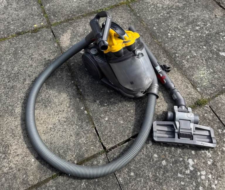 Dyson cylinder vacuum cleaner 