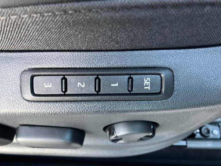 2025 SEAT Ateca 1.5 TSI EVO FR Black Edition 5dr Estate PETROL Manual