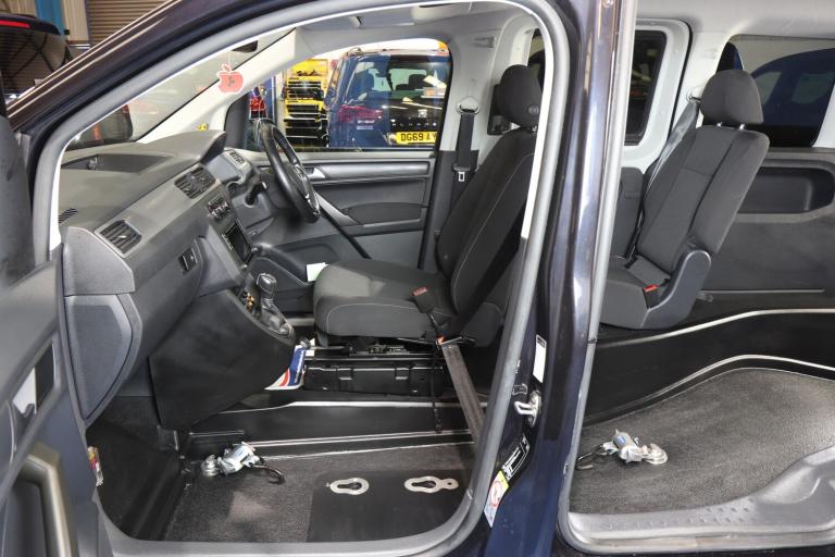 2021 Volkswagen Caddy Wheelchair Passenger rides next to the driver Disadled  WAV Car  MPV Diesel...