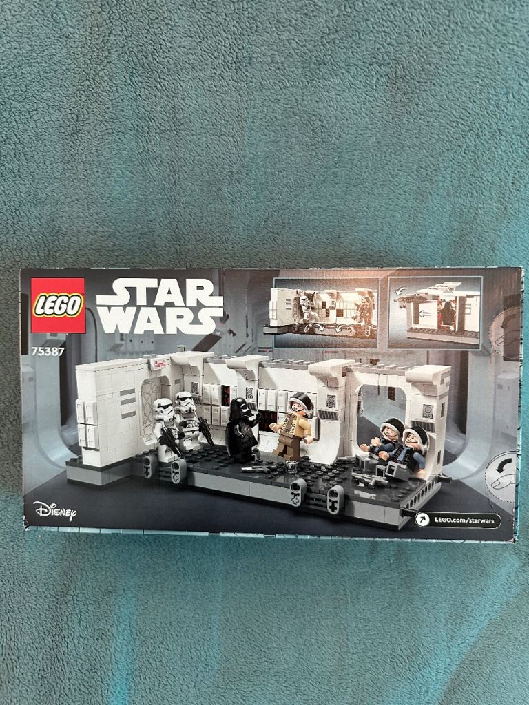 NEW LEGO Star Wars 75387 Boarding the Tantive IV Set