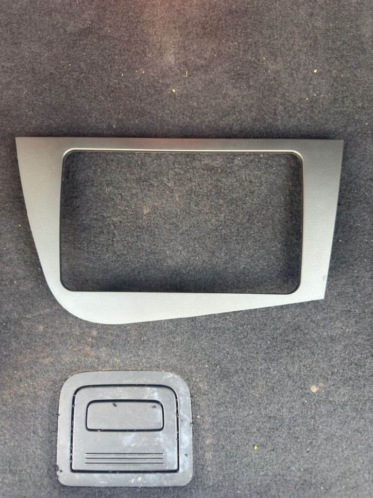 SEAT LEON MK2 screen dashboard trim 