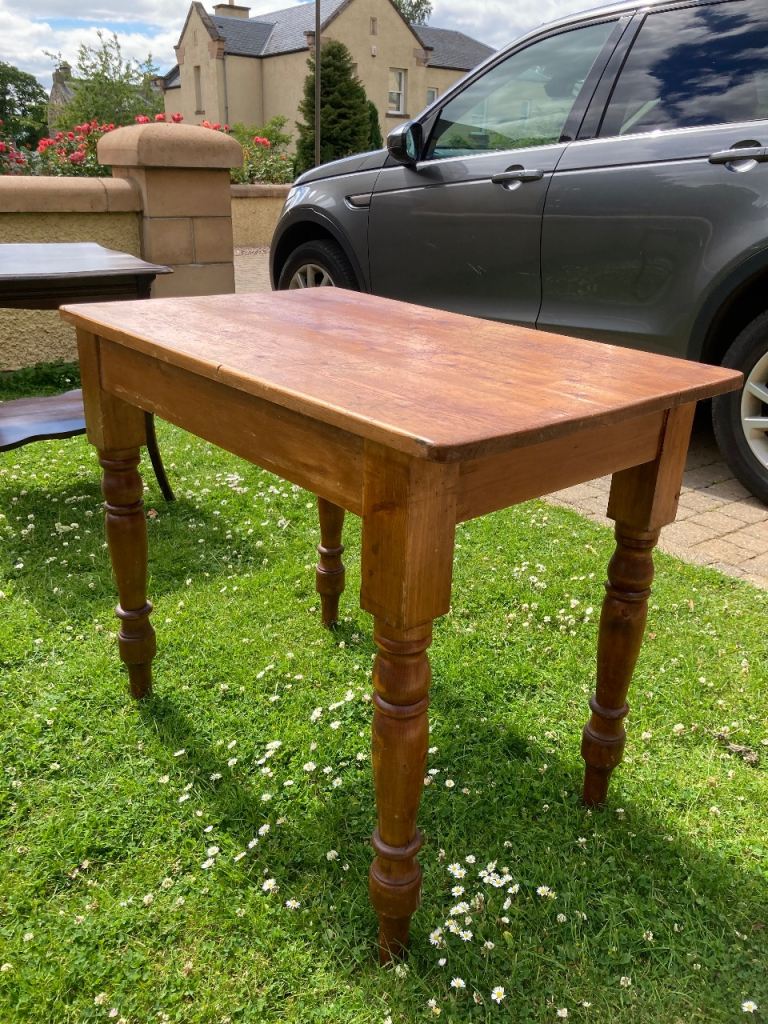 * NOW SOLD * Good Condition Brown Wood Dining Table – Kitchen / Antique Style