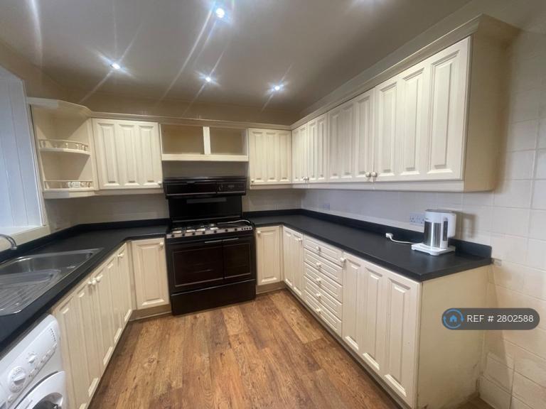 2 bedroom house in Bushgrove Road, Dagenham, RM8 (2 bed) (#2802588)