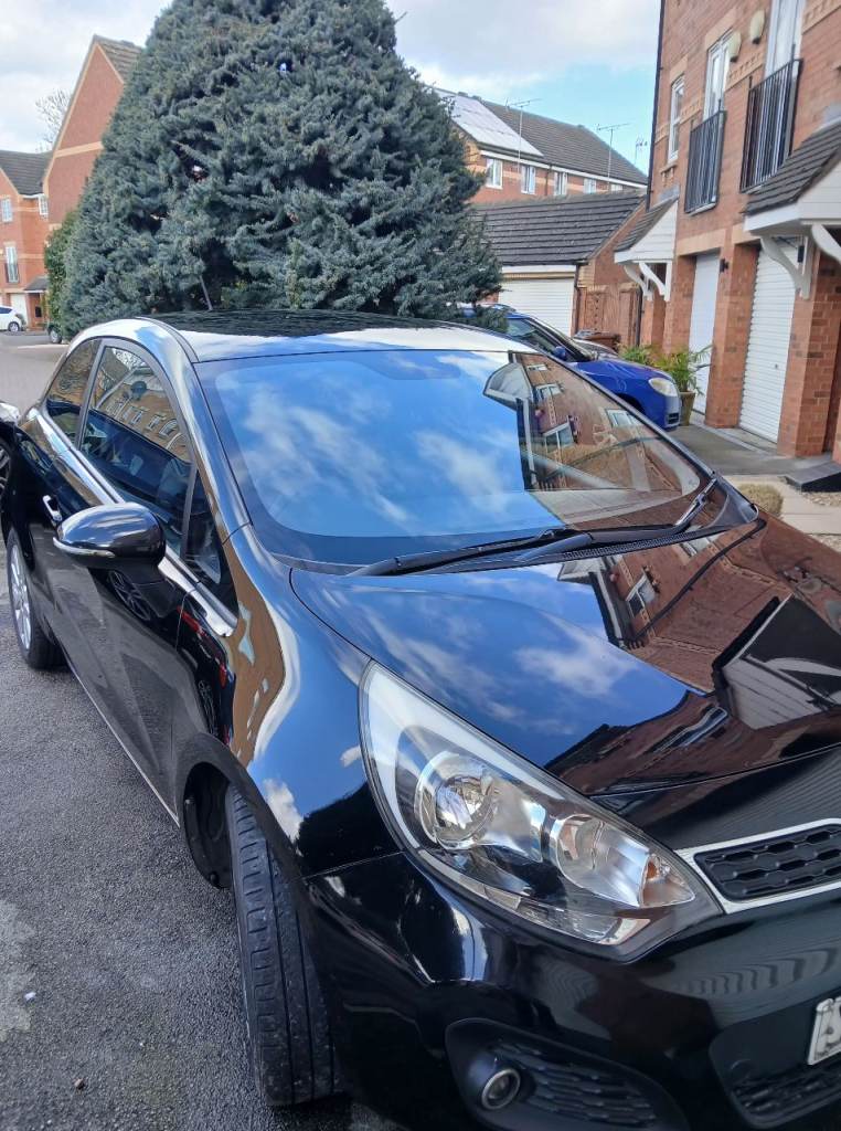 Kia Rio 1.2, genuine miles  11 service stamps, 2 former owners