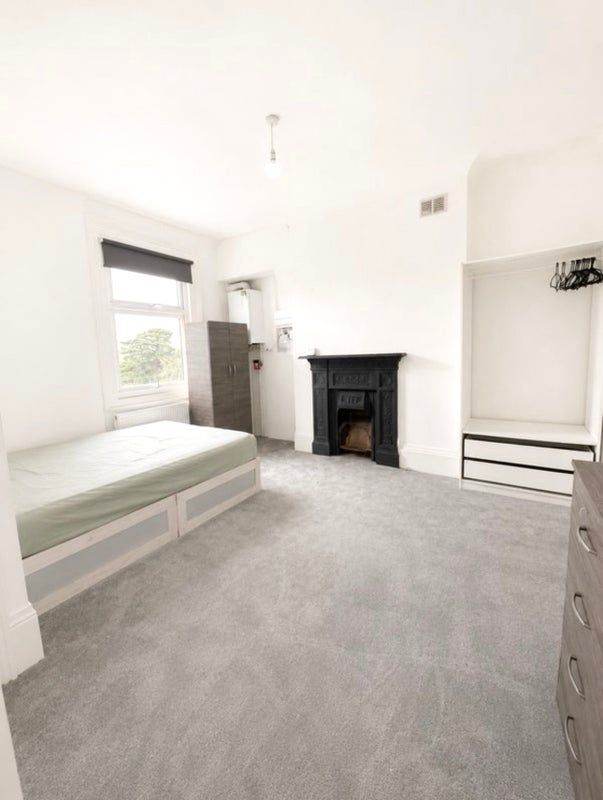 🍁Cozy Large Rooms In Greenwich – All Bills Including ✨