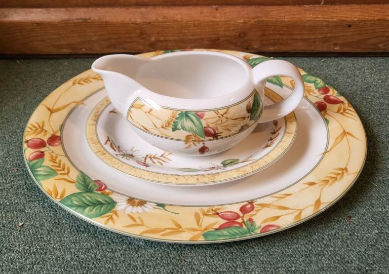 image for Royal Doulton Expressions Edenfield 3 piece Serveware - Christmas 