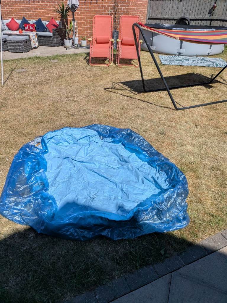 Blue Plastic Paddling Pool – Good Condition for Summer Fun