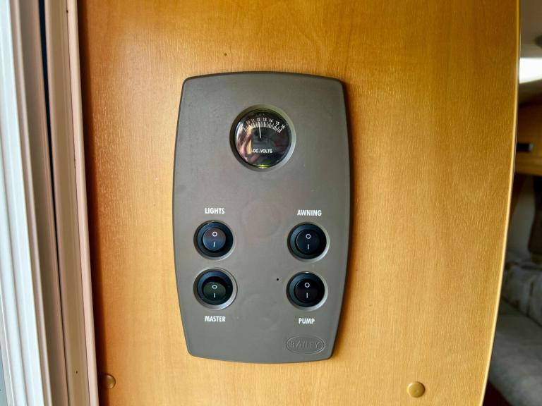 2011 Peugeot Olympus 462 Olympus 462 Single Axle Unlisted Petrol Automatic