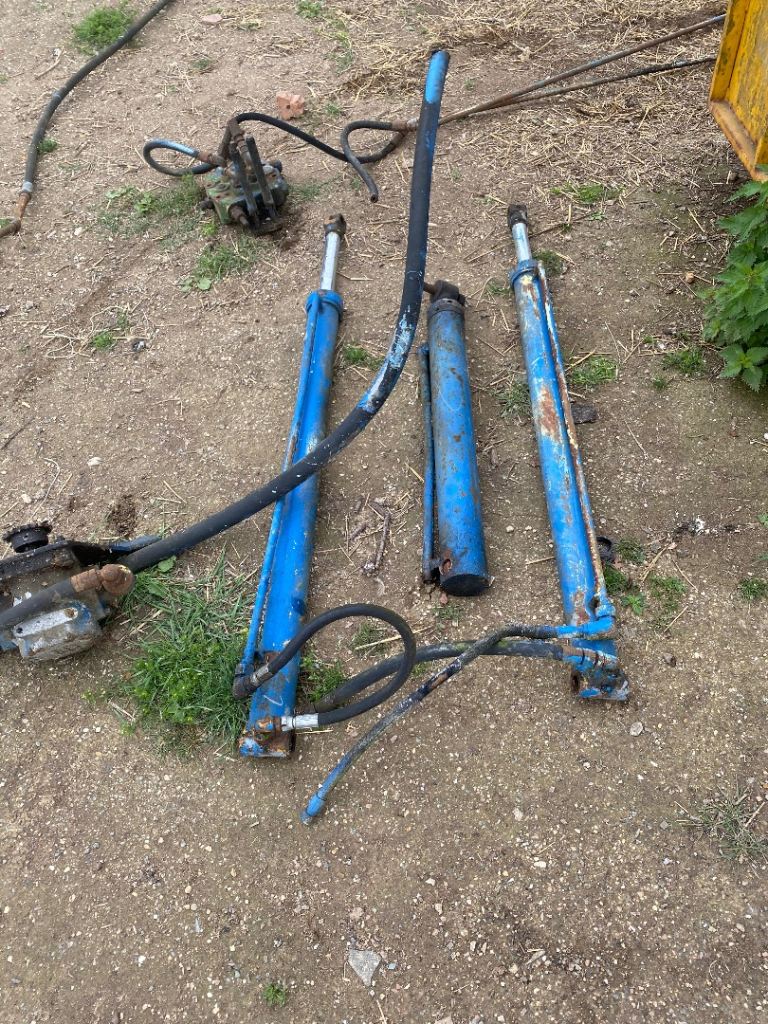 Hydraulic pump, spool valve, cylinders idea log splitter