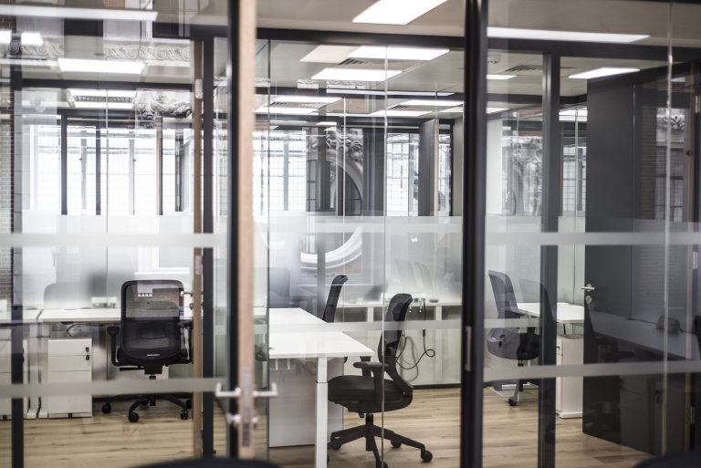 London - E144QZ \ Office Space for Rent with 4 Desks