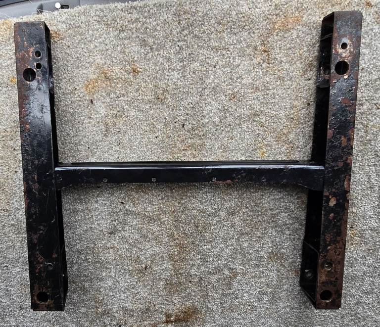 VW CADDY MK3 SEAT BASES 