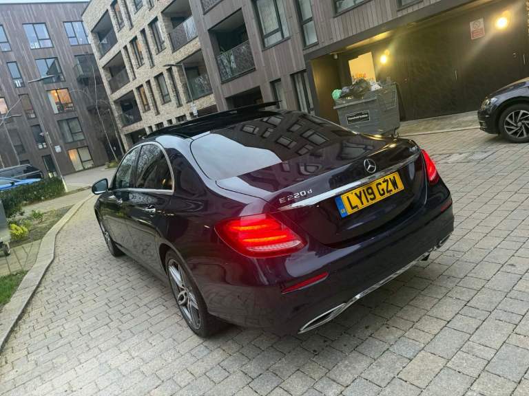 Mercedes E220 4matic amg premium plus night edition has PCO licence 