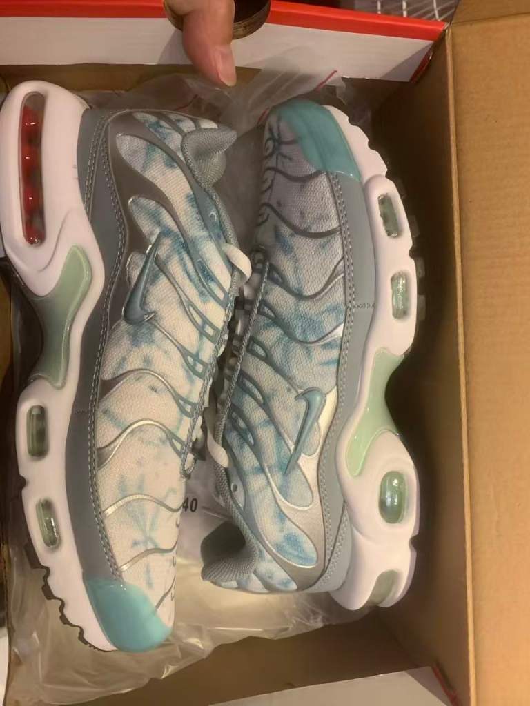 New come with box ,Men Nike air max plus ,size 9/10 ,real pictures.