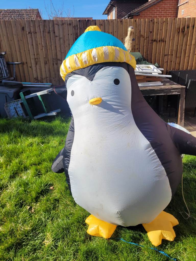 Christmas  penguin  blow up